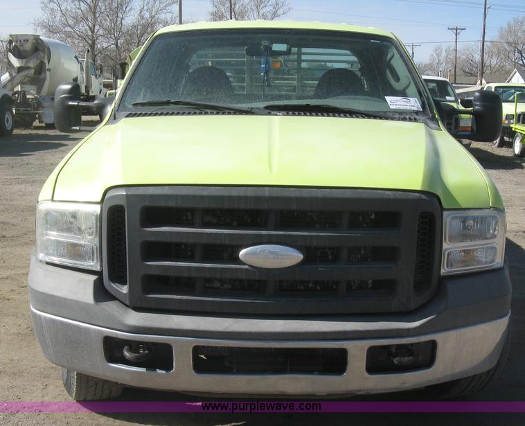 image for item K2865 2005 Ford F350 Super Duty XL Crew Cab pickup truck