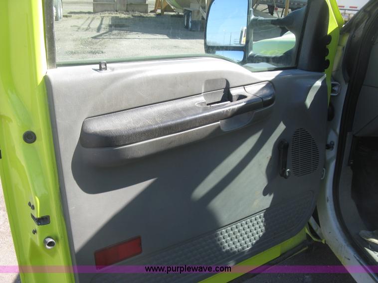 image for item K2865 2005 Ford F350 Super Duty XL Crew Cab pickup truck