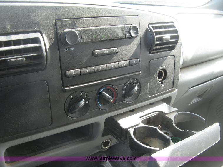 image for item K2865 2005 Ford F350 Super Duty XL Crew Cab pickup truck