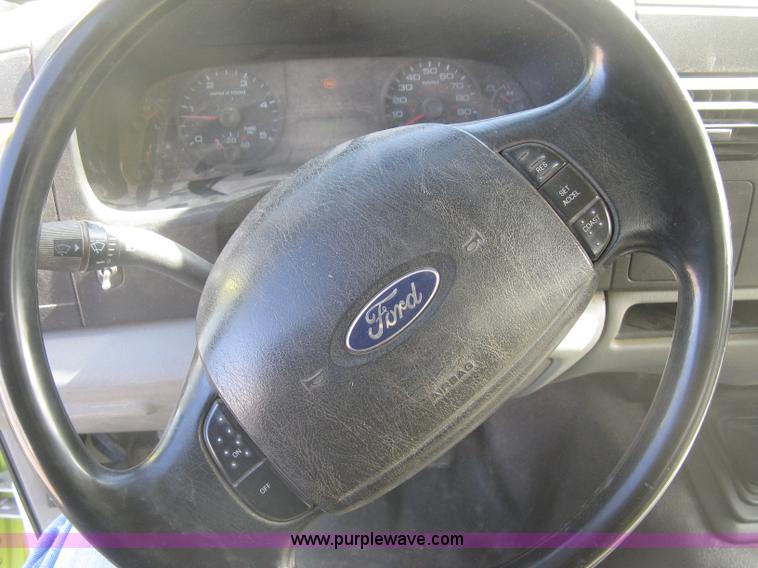 image for item K2865 2005 Ford F350 Super Duty XL Crew Cab pickup truck