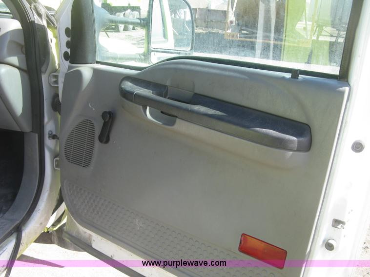 image for item K2865 2005 Ford F350 Super Duty XL Crew Cab pickup truck