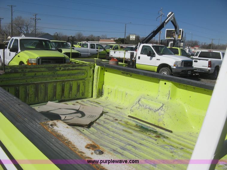 image for item K2865 2005 Ford F350 Super Duty XL Crew Cab pickup truck