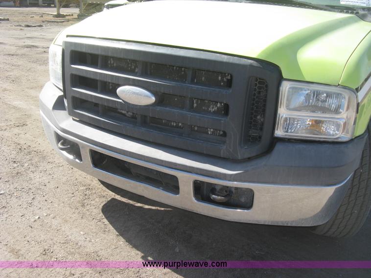 image for item K2865 2005 Ford F350 Super Duty XL Crew Cab pickup truck
