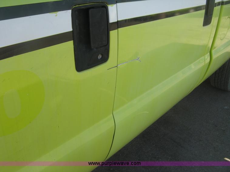 image for item K2865 2005 Ford F350 Super Duty XL Crew Cab pickup truck