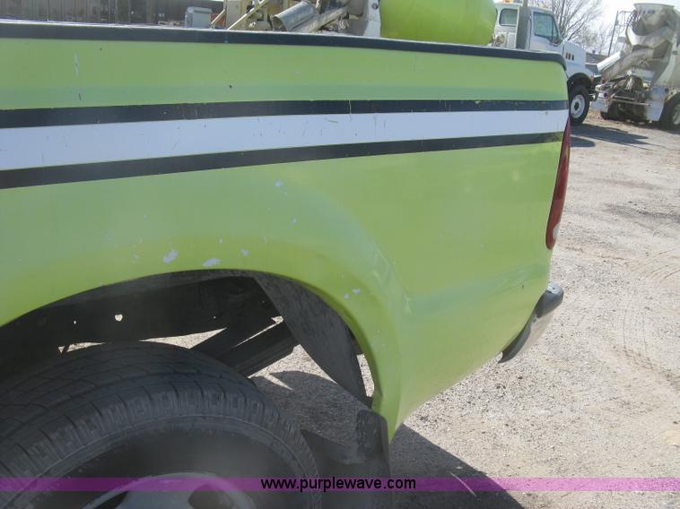 image for item K2865 2005 Ford F350 Super Duty XL Crew Cab pickup truck