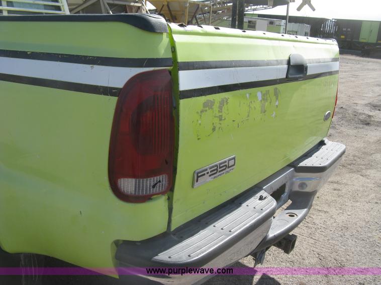 image for item K2865 2005 Ford F350 Super Duty XL Crew Cab pickup truck