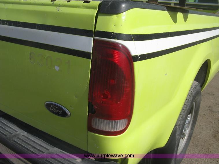 image for item K2865 2005 Ford F350 Super Duty XL Crew Cab pickup truck