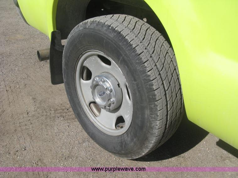 image for item K2865 2005 Ford F350 Super Duty XL Crew Cab pickup truck