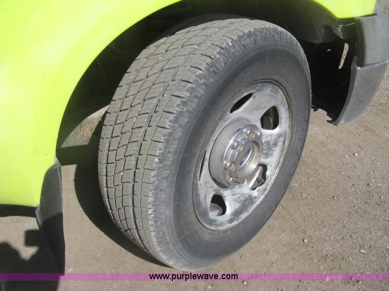 image for item K2865 2005 Ford F350 Super Duty XL Crew Cab pickup truck