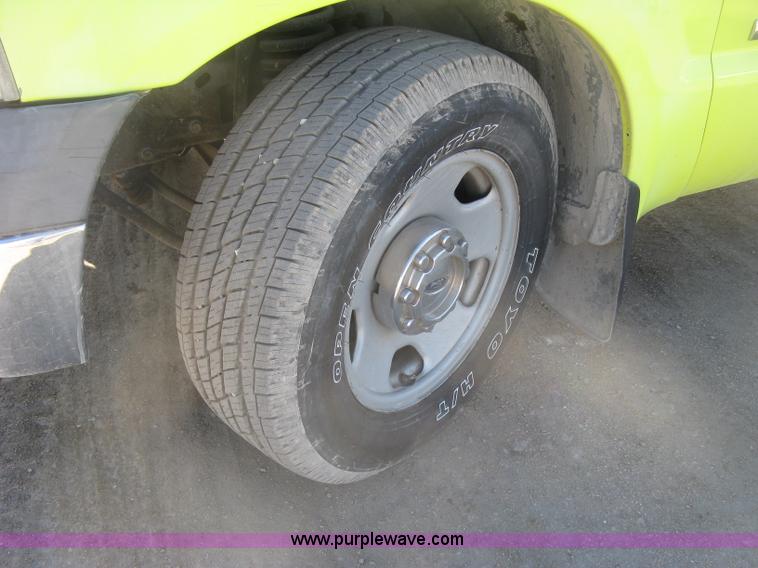 image for item K2865 2005 Ford F350 Super Duty XL Crew Cab pickup truck