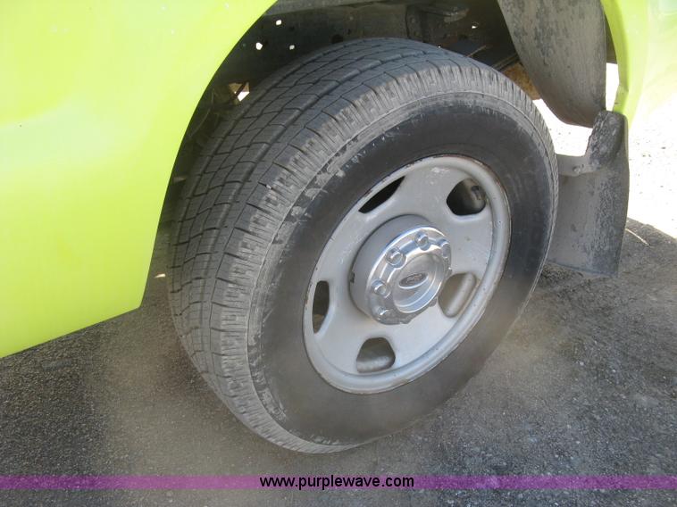 image for item K2865 2005 Ford F350 Super Duty XL Crew Cab pickup truck