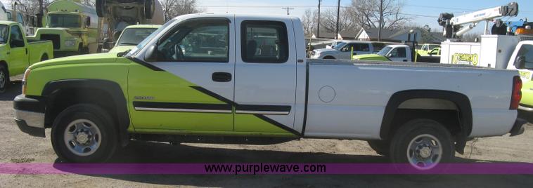 image for item K2866 2004 Chevrolet Silverado 2500HD Ext. Cab pickup truck