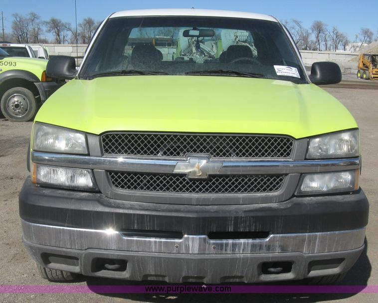 image for item K2866 2004 Chevrolet Silverado 2500HD Ext. Cab pickup truck