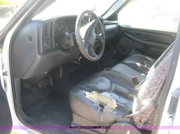 image for item K2866 2004 Chevrolet Silverado 2500HD Ext. Cab pickup truck