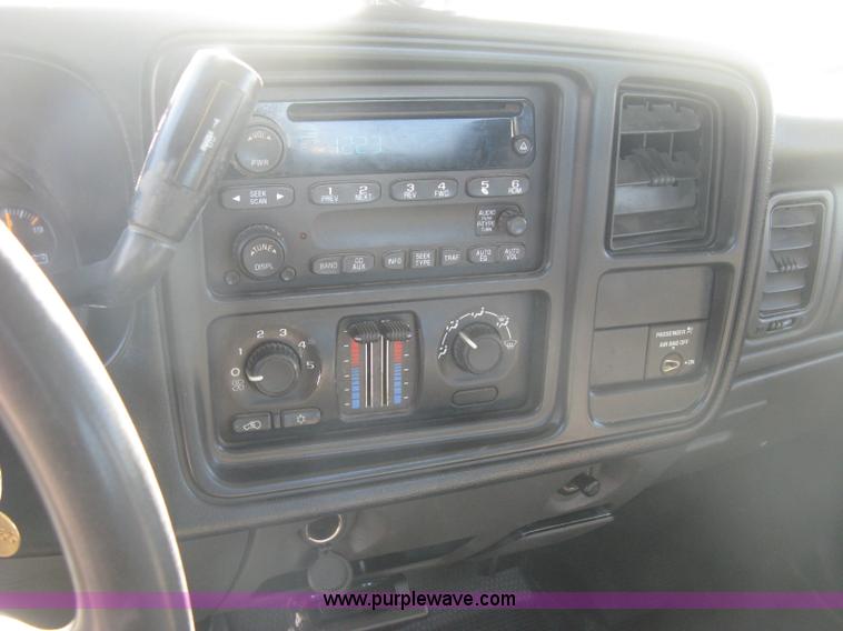 image for item K2866 2004 Chevrolet Silverado 2500HD Ext. Cab pickup truck