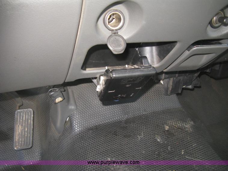 image for item K2866 2004 Chevrolet Silverado 2500HD Ext. Cab pickup truck