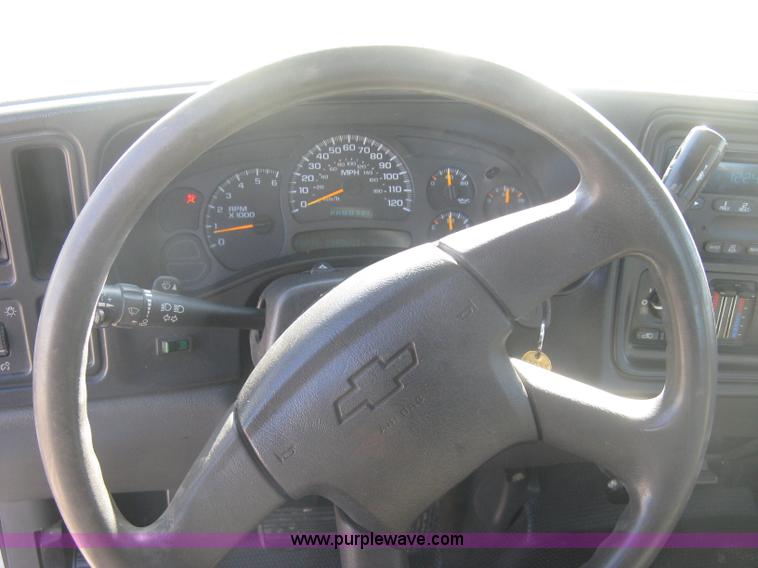 image for item K2866 2004 Chevrolet Silverado 2500HD Ext. Cab pickup truck