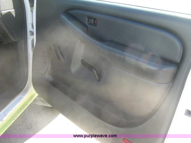 image for item K2866 2004 Chevrolet Silverado 2500HD Ext. Cab pickup truck