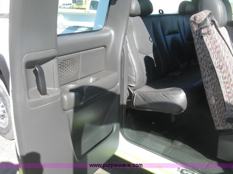 image for item K2866 2004 Chevrolet Silverado 2500HD Ext. Cab pickup truck