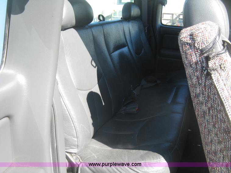 image for item K2866 2004 Chevrolet Silverado 2500HD Ext. Cab pickup truck