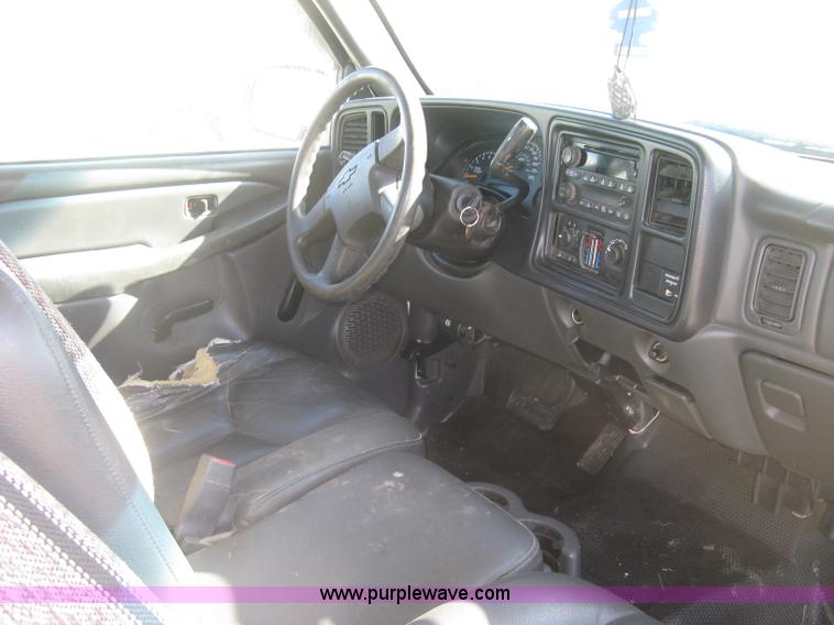 image for item K2866 2004 Chevrolet Silverado 2500HD Ext. Cab pickup truck