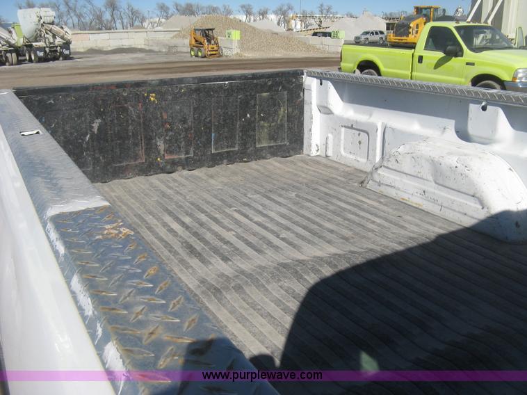 image for item K2866 2004 Chevrolet Silverado 2500HD Ext. Cab pickup truck