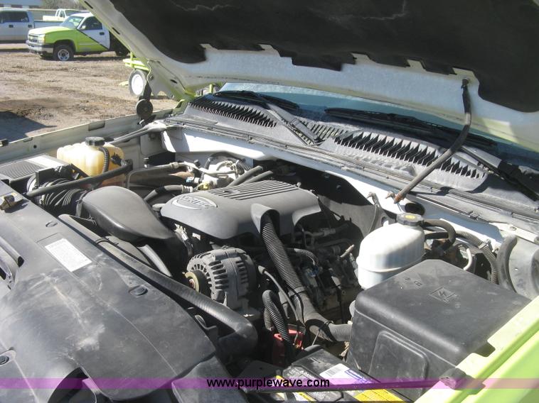 image for item K2866 2004 Chevrolet Silverado 2500HD Ext. Cab pickup truck