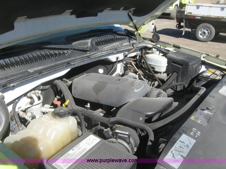 image for item K2866 2004 Chevrolet Silverado 2500HD Ext. Cab pickup truck