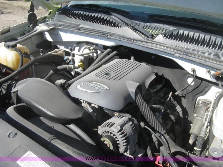 image for item K2866 2004 Chevrolet Silverado 2500HD Ext. Cab pickup truck