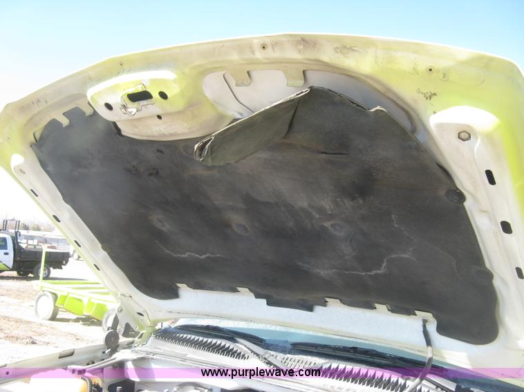 image for item K2866 2004 Chevrolet Silverado 2500HD Ext. Cab pickup truck