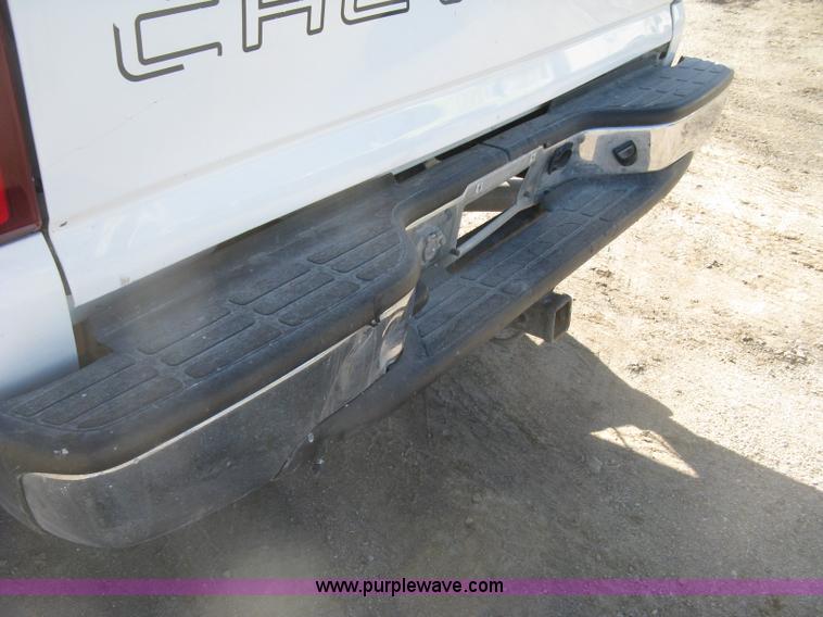 image for item K2866 2004 Chevrolet Silverado 2500HD Ext. Cab pickup truck