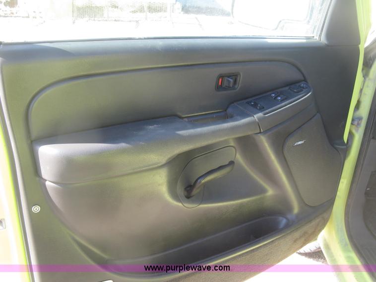 image for item K2867 2004 Chevrolet Silverado 1500 Ext. Cab pickup truck