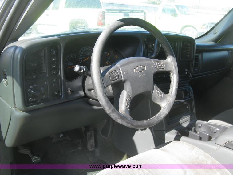 image for item K2867 2004 Chevrolet Silverado 1500 Ext. Cab pickup truck