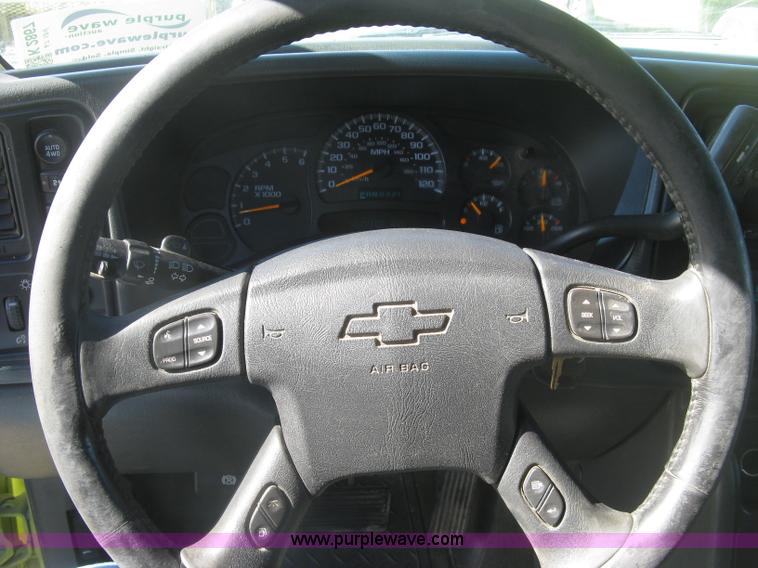 image for item K2867 2004 Chevrolet Silverado 1500 Ext. Cab pickup truck