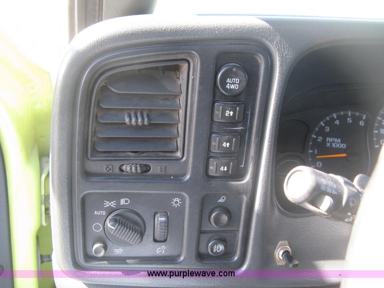 image for item K2867 2004 Chevrolet Silverado 1500 Ext. Cab pickup truck