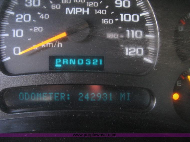 image for item K2867 2004 Chevrolet Silverado 1500 Ext. Cab pickup truck