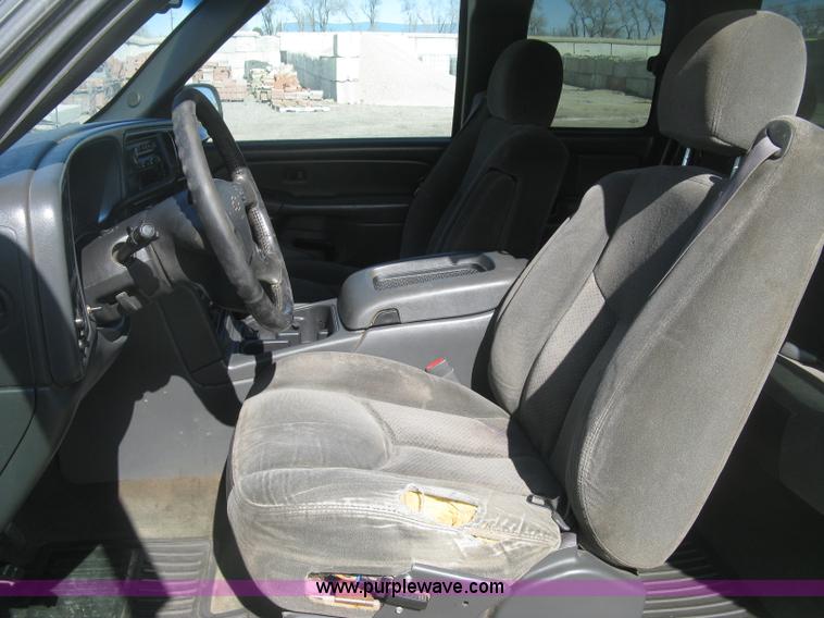 image for item K2867 2004 Chevrolet Silverado 1500 Ext. Cab pickup truck