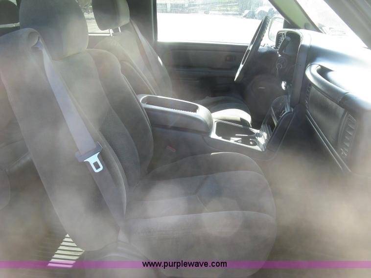 image for item K2867 2004 Chevrolet Silverado 1500 Ext. Cab pickup truck