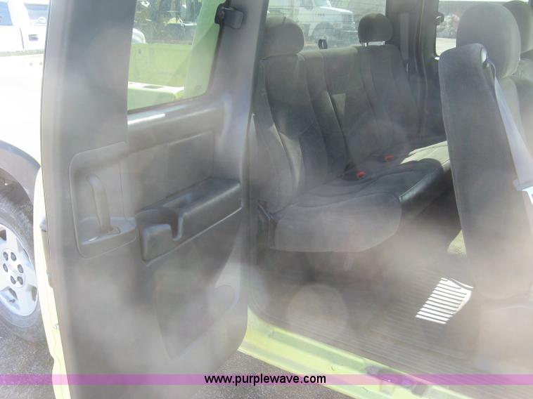 image for item K2867 2004 Chevrolet Silverado 1500 Ext. Cab pickup truck