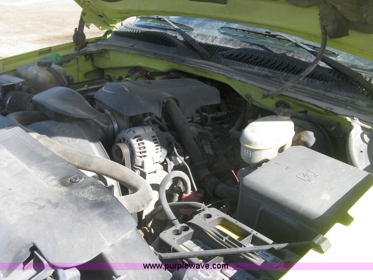 image for item K2867 2004 Chevrolet Silverado 1500 Ext. Cab pickup truck