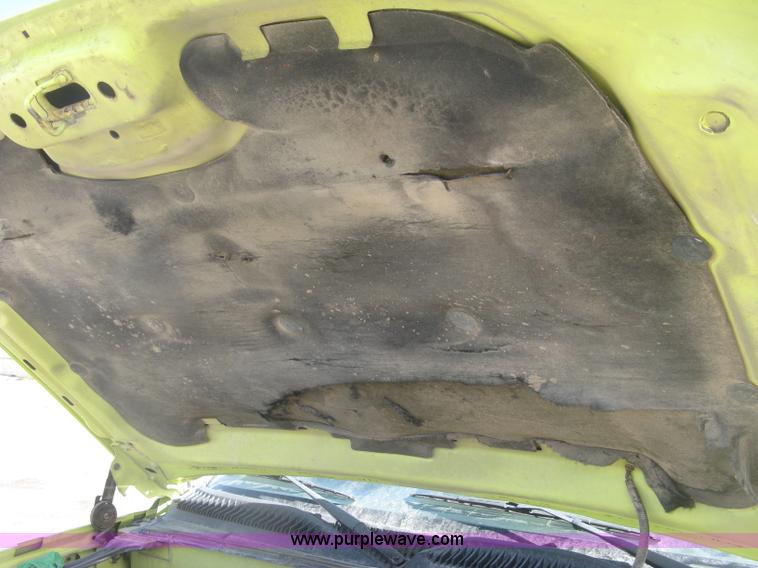 image for item K2867 2004 Chevrolet Silverado 1500 Ext. Cab pickup truck