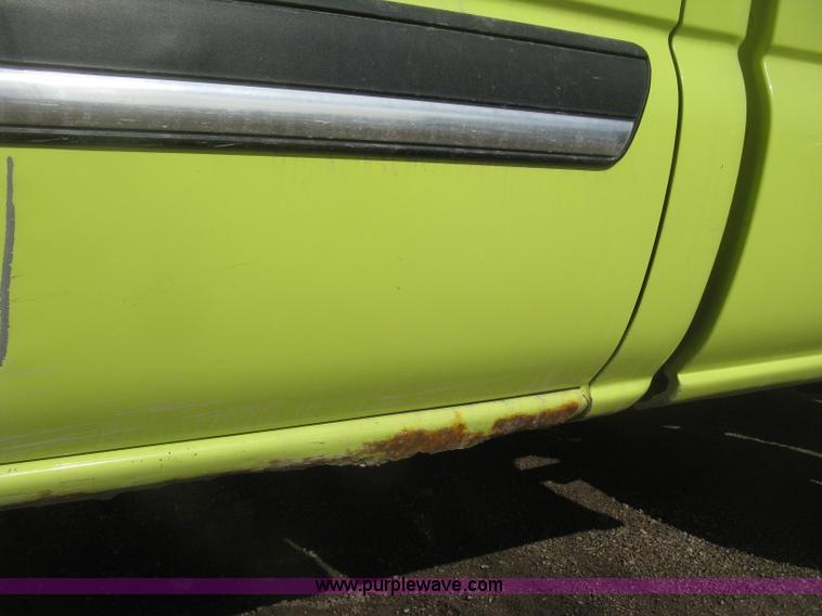 image for item K2867 2004 Chevrolet Silverado 1500 Ext. Cab pickup truck