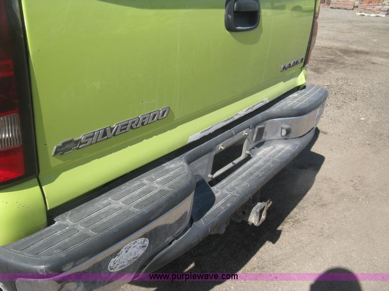 image for item K2867 2004 Chevrolet Silverado 1500 Ext. Cab pickup truck