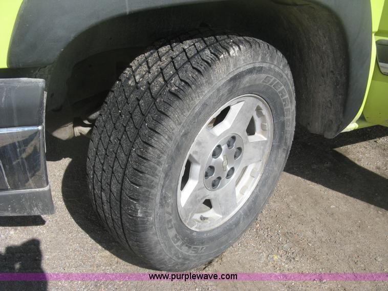 image for item K2867 2004 Chevrolet Silverado 1500 Ext. Cab pickup truck