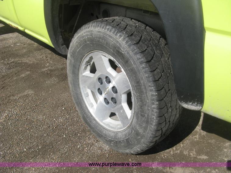 image for item K2867 2004 Chevrolet Silverado 1500 Ext. Cab pickup truck