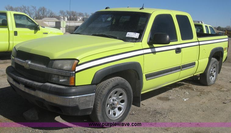 image for item K2868 2004 Chevrolet Silverado 1500 Z71 Ext. Cab pickup truck