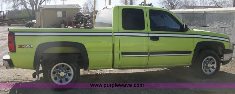 image for item K2868 2004 Chevrolet Silverado 1500 Z71 Ext. Cab pickup truck