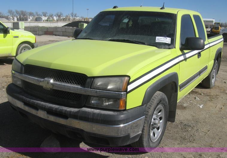 image for item K2868 2004 Chevrolet Silverado 1500 Z71 Ext. Cab pickup truck