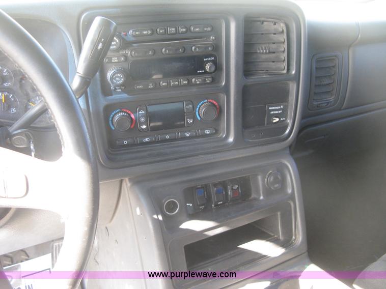 image for item K2868 2004 Chevrolet Silverado 1500 Z71 Ext. Cab pickup truck