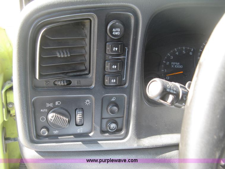 image for item K2868 2004 Chevrolet Silverado 1500 Z71 Ext. Cab pickup truck